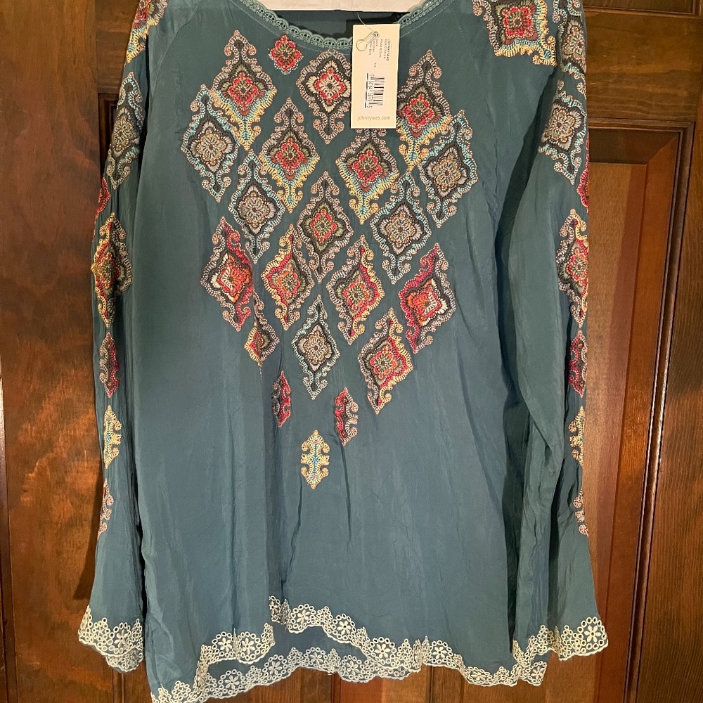 Johnny was embroidered blouse